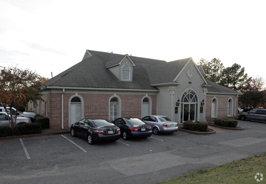 7751 Wolf River Blvd, Germantown, TN à louer - Photo du bâtiment - Image 2 de 4