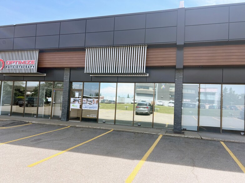 10472-17203 105 Av NW, Edmonton, AB à louer - Photo du bâtiment - Image 1 de 3