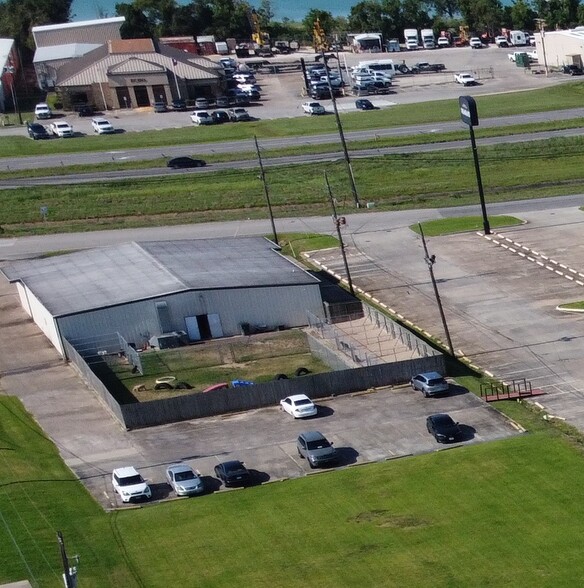 320 Twin City Hwy, Port Neches, TX for sale - Building Photo - Image 2 of 4