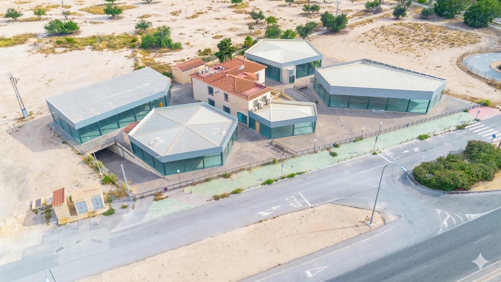 Retail in Alicante, Alicante for lease - Building Photo - Image 3 of 4