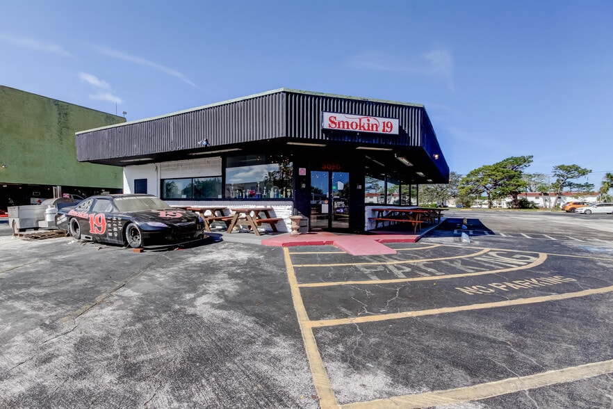 3090 34th St N, Saint Petersburg, FL for lease - Primary Photo - Image 1 of 35