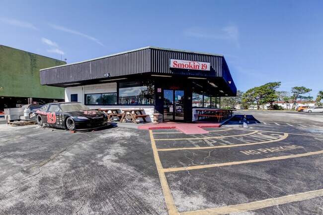 More details for 3090 34th St N, Saint Petersburg, FL - Retail for Lease