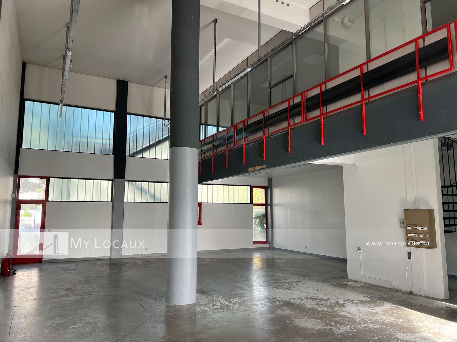 12 Chemin Du Moulin Basset, Saint-Denis for lease Interior Photo- Image 1 of 4