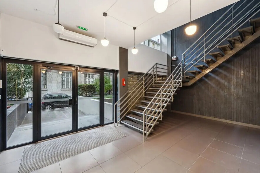 6-8 Rue Du Général Camou, Paris for lease - Lobby - Image 3 of 10