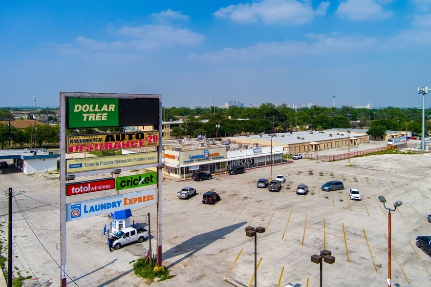 2118 S Zarzamora St, San Antonio, TX for sale - Building Photo - Image 2 of 5