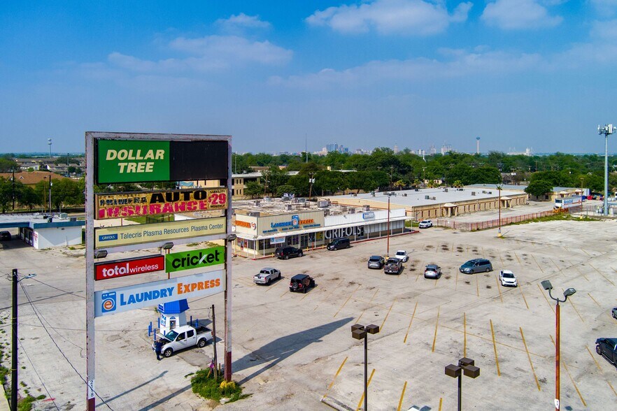 2118 S Zarzamora St, San Antonio, TX à vendre - Photo du bâtiment - Image 2 de 5