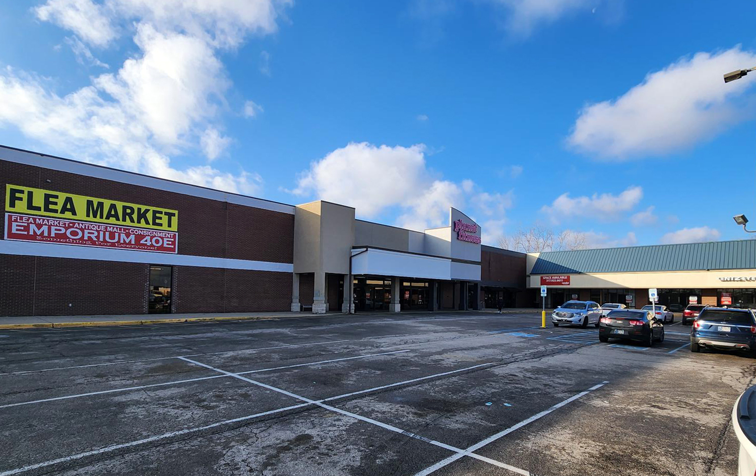 10411-10445 E Washington St, Indianapolis, IN for lease Building Photo- Image 1 of 6