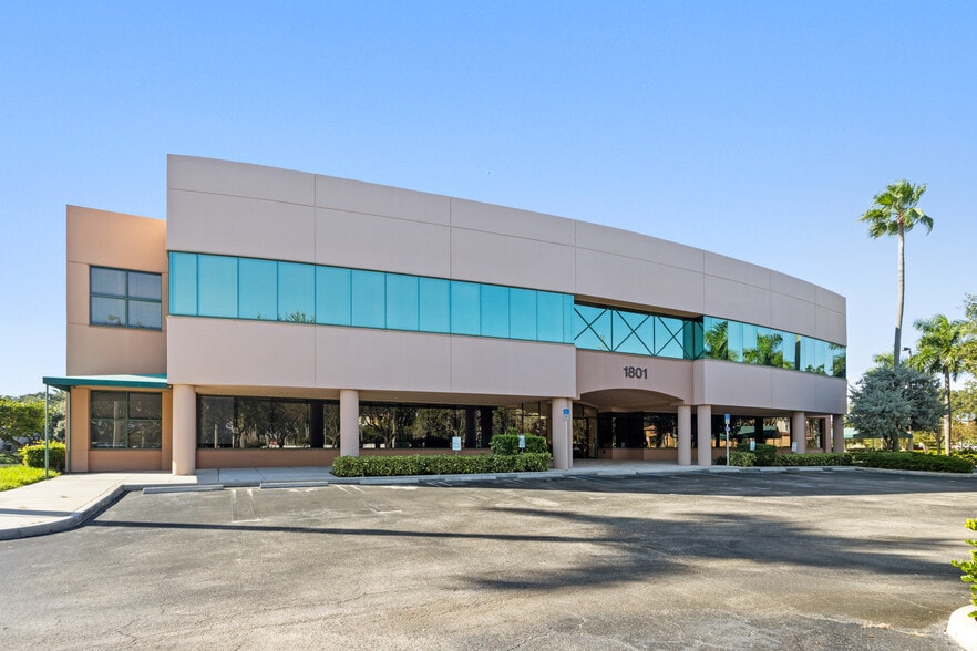 1801 Centrepark Dr E, West Palm Beach, FL à vendre - Photo du bâtiment - Image 1 de 10