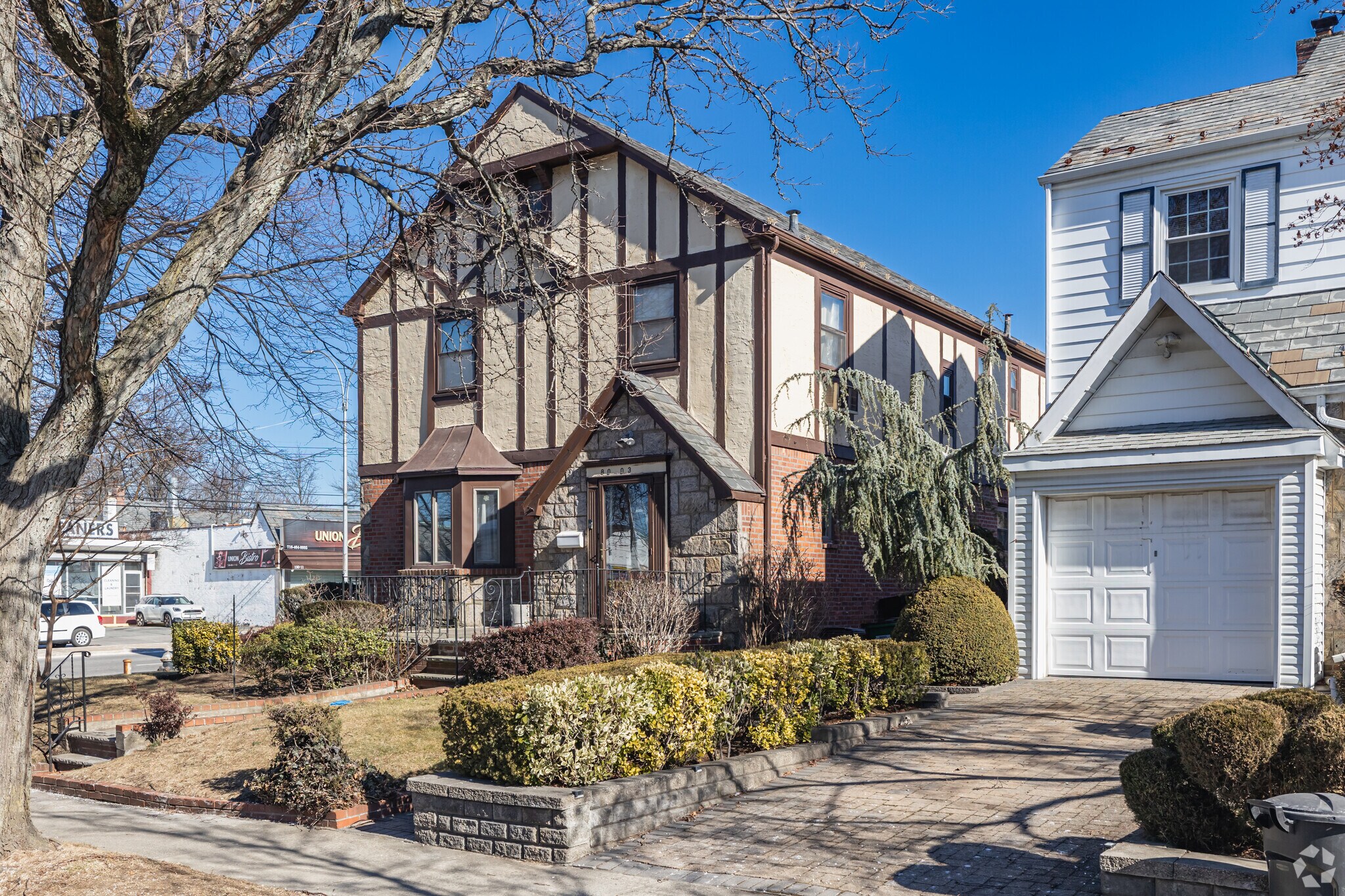 190-04 Union Tpke, Flushing, NY à louer Photo du bâtiment- Image 1 de 6