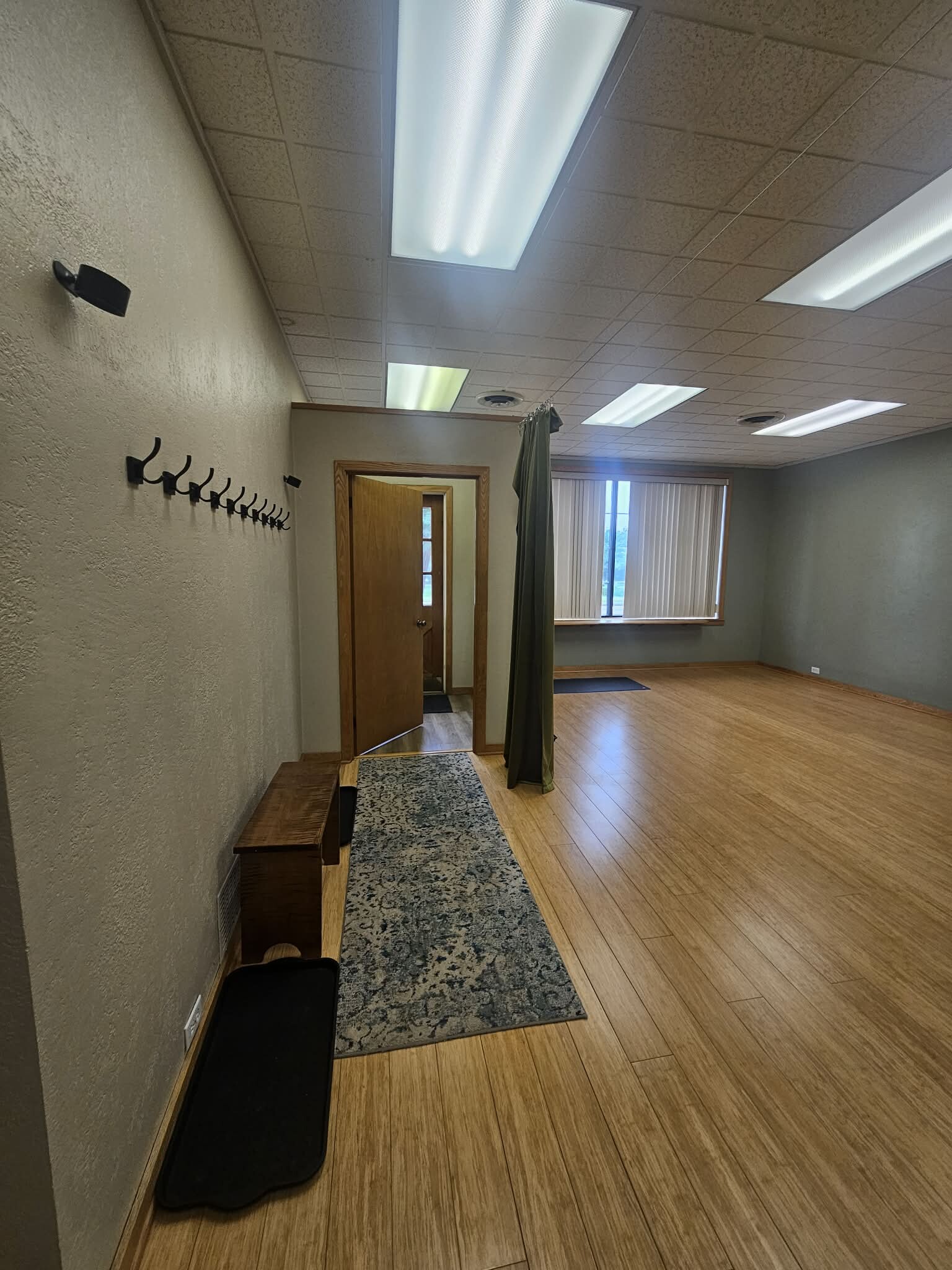 420 Pennsylvania Ave W, Warren, PA for lease Interior Photo- Image 1 of 3