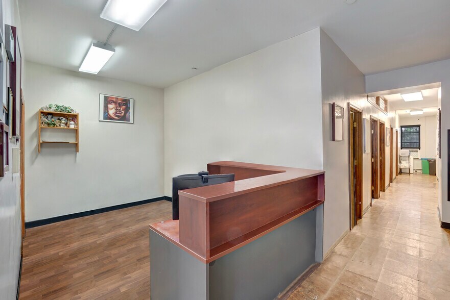 213 Johnson Ave, Brooklyn, NY à vendre - Photo du bâtiment - Image 3 de 17