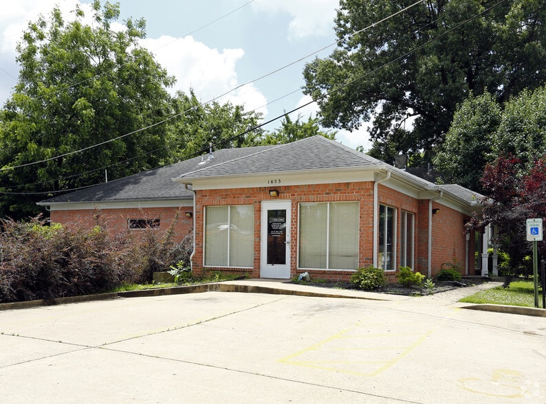 1653 Poplar Ave, Memphis, TN for sale - Primary Photo - Image 1 of 6