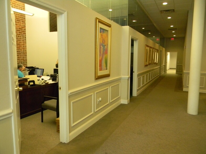 112 Capitol St, Charleston, WV à vendre - Photo intérieure - Image 3 de 13