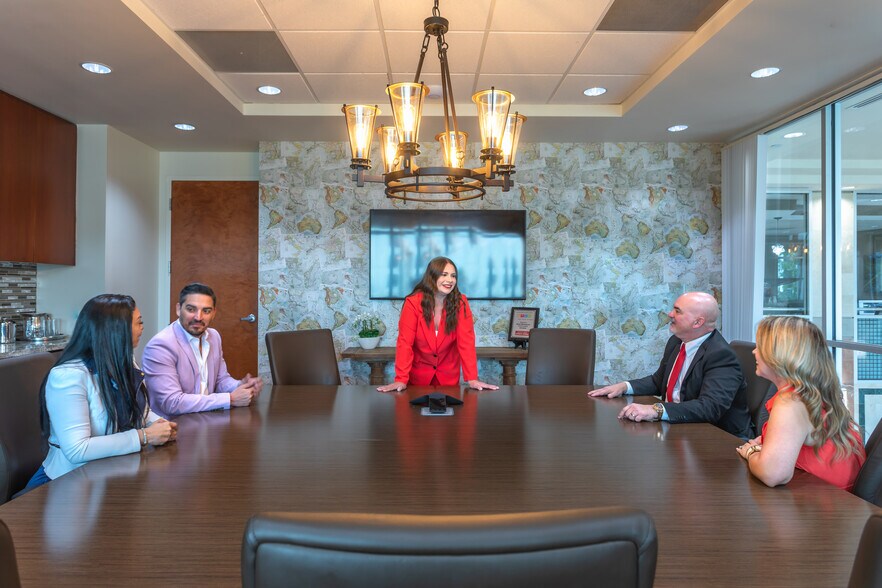 8200 NW 41st St, Miami, FL for lease - Interior Photo - Image 3 of 26