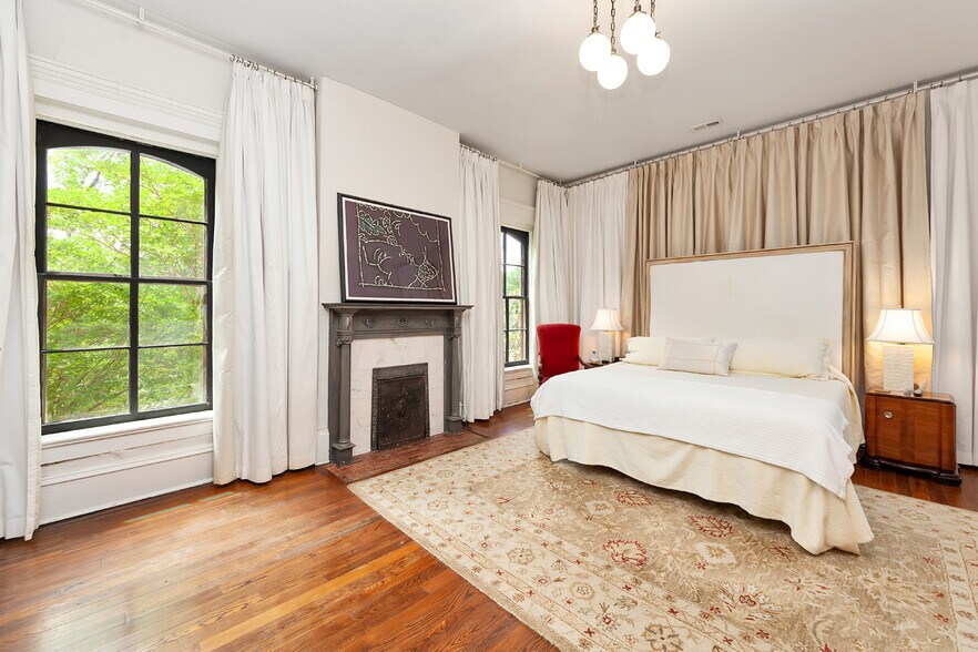 204 E Deaderick St, Jackson, TN à vendre - Photo du bâtiment - Image 3 de 43