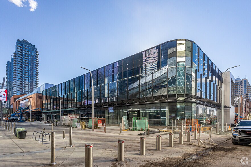 10308 103 St NW, Edmonton, AB à vendre - Photo du bâtiment - Image 3 de 7