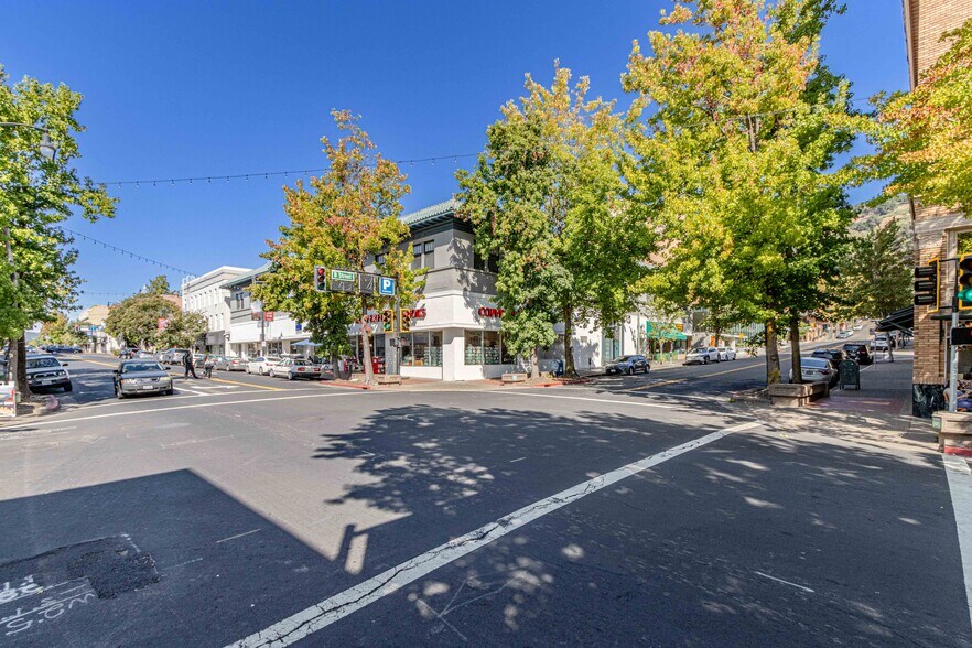 1009 B St, San Rafael, CA à louer - Photo du bâtiment - Image 3 de 3