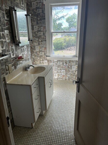 235 E Western Reserve Rd, Poland, OH à vendre - Photo du bâtiment - Image 2 de 20