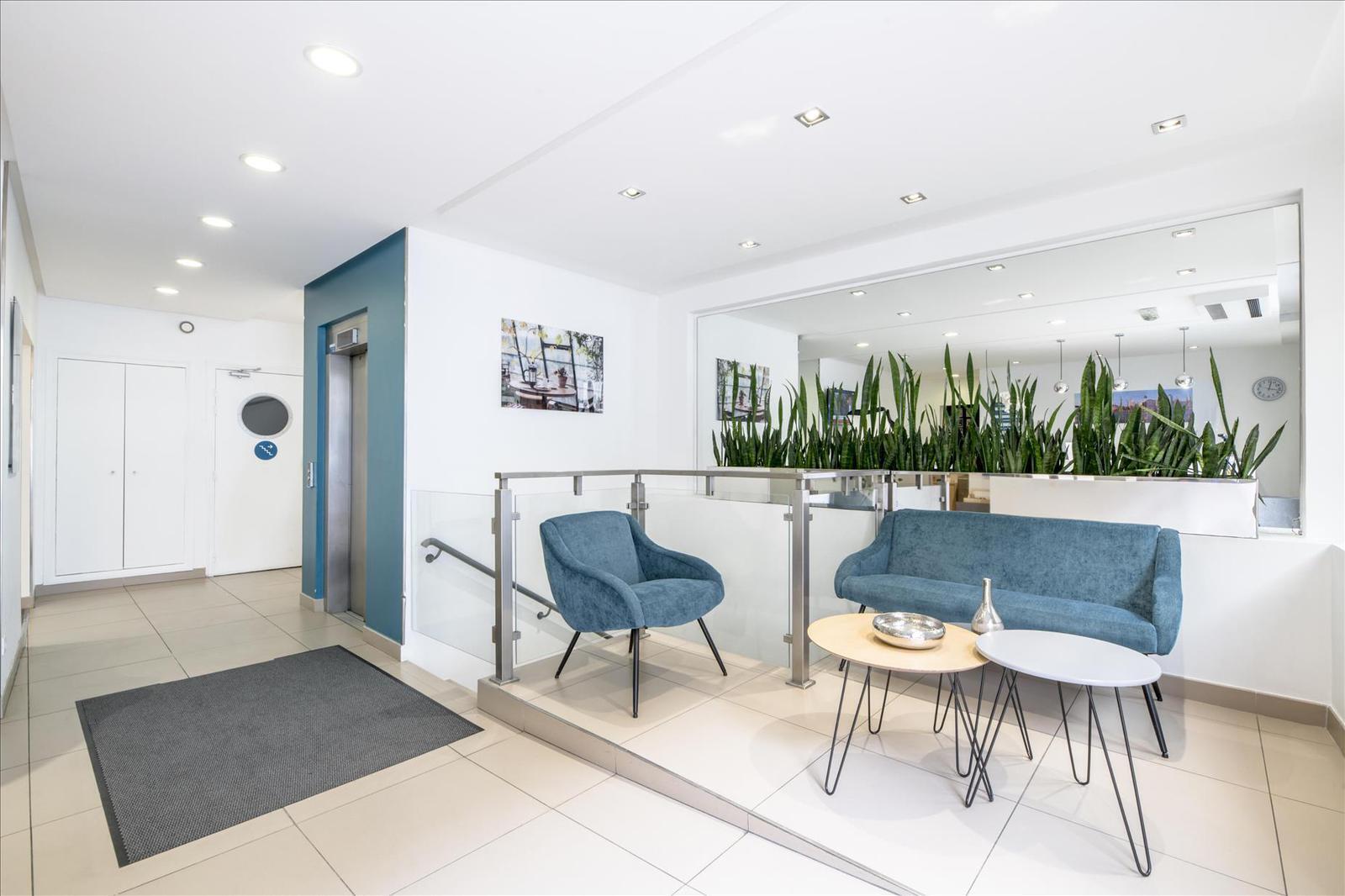 Espace de cotravail dans Paris à louer Hall d’entrée- Image 1 de 39
