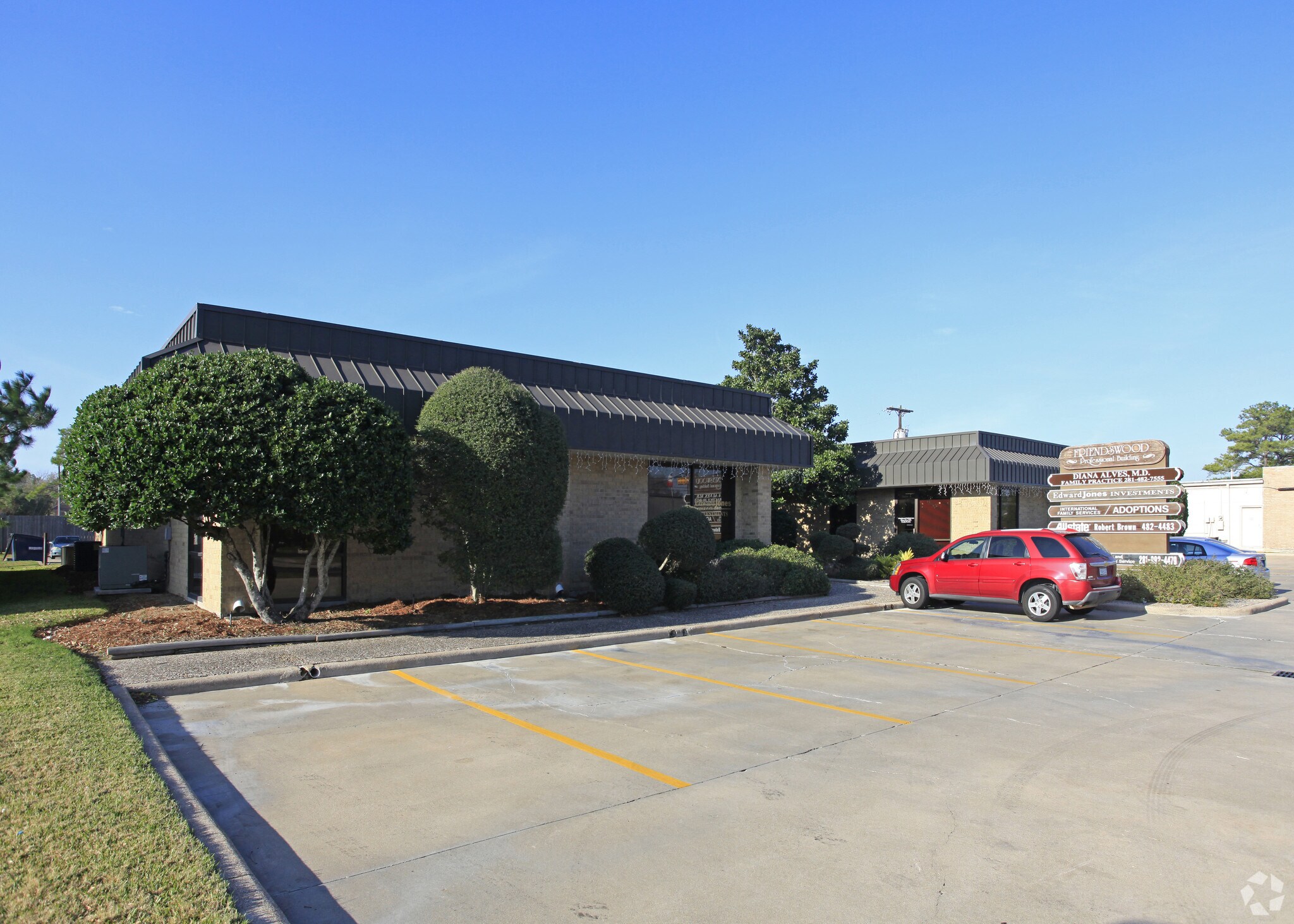 700 S Friendswood Dr, Friendswood, TX for lease Primary Photo- Image 1 of 5