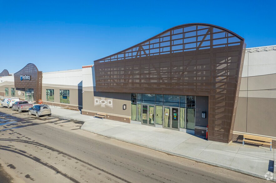 11501 Buffalo Run Blvd, Calgary, AB à louer - Photo du bâtiment - Image 2 de 6