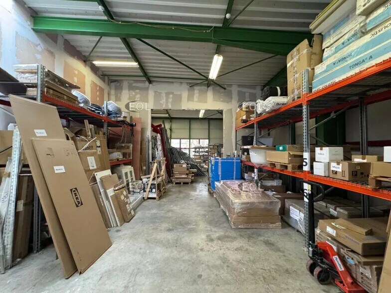 Local d'activités dans Saint-Thibault-des-Vignes à vendre - Photo intérieure - Image 1 de 9