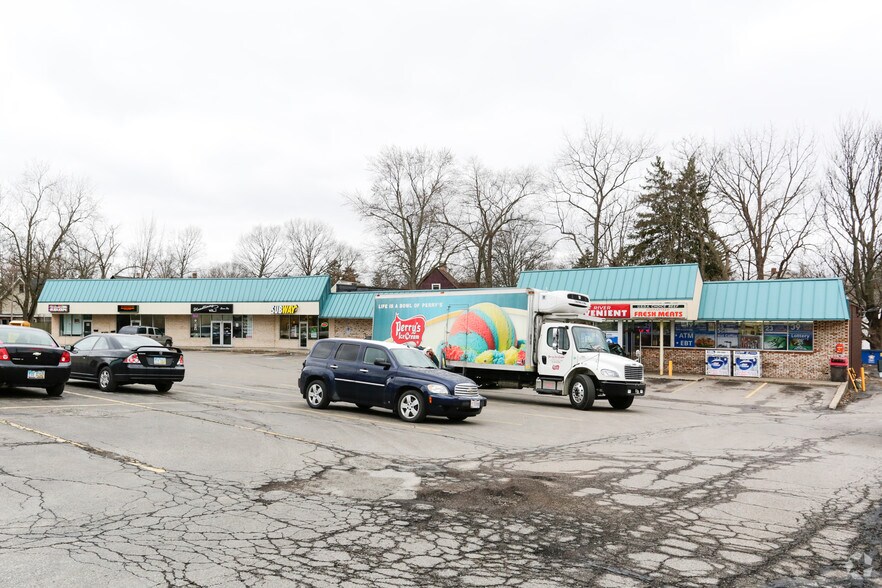 905-913 E River St, Elyria, OH à louer - Photo du bâtiment - Image 2 de 3