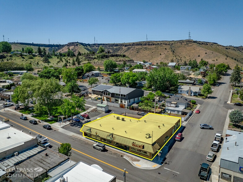 502 Deschutes Ave, Maupin, OR à vendre - Photo du bâtiment - Image 2 de 12