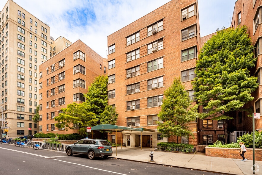 711 West End Ave, New York, NY for lease - Building Photo - Image 3 of 4