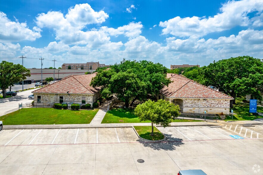 1202 E Sonterra Blvd, San Antonio, TX à louer - Photo du bâtiment - Image 3 de 4