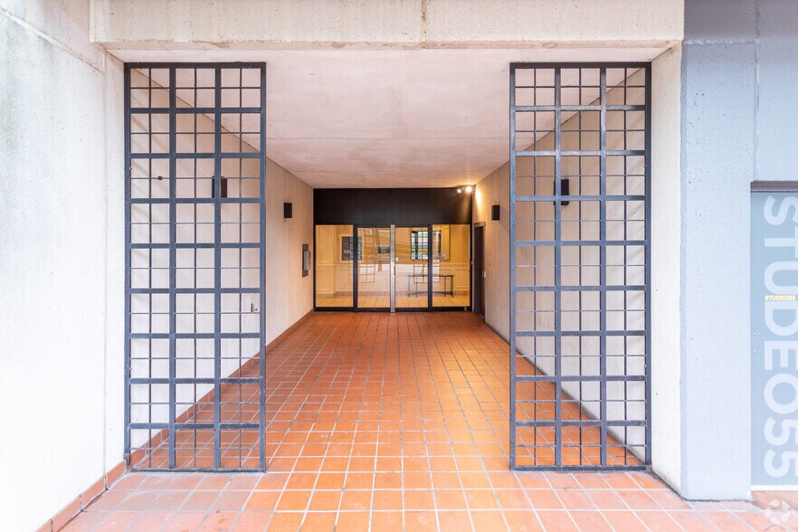 849-863 Hornby St, Vancouver, BC à louer - Photo du bâtiment - Image 2 de 6