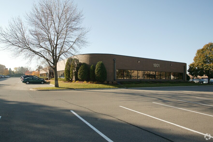 1801 American Blvd E, Bloomington, MN à vendre - Photo du bâtiment - Image 3 de 19