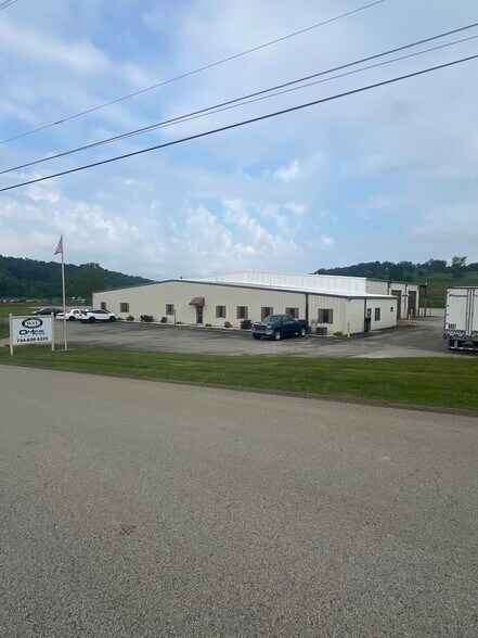 2250 Industrial Dr, Connellsville, PA à vendre - Photo du bâtiment - Image 3 de 9