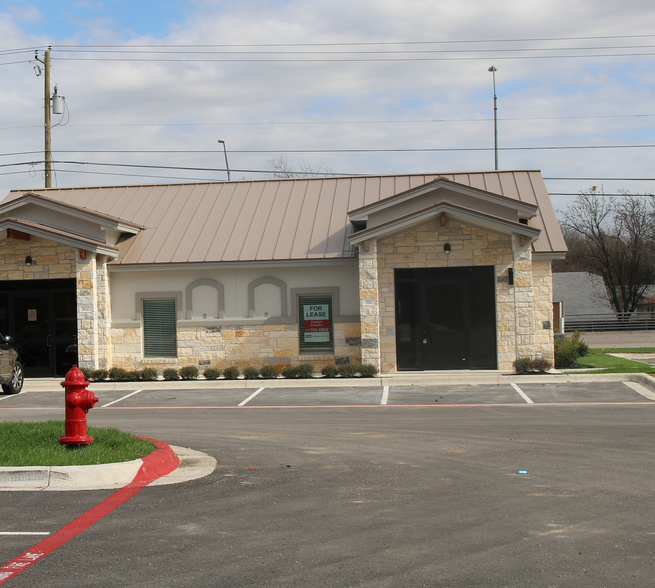 2200 N A W Grimes Blvd, Round Rock, TX for lease - Building Photo - Image 2 of 20