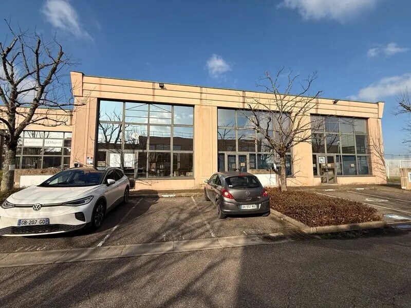 Office in Bron for lease Building Photo- Image 1 of 10