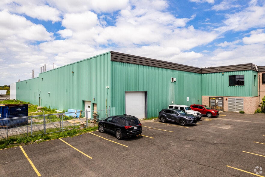5065-5067 Rue Ontario E, Montréal, QC à louer - Photo du bâtiment - Image 3 de 5