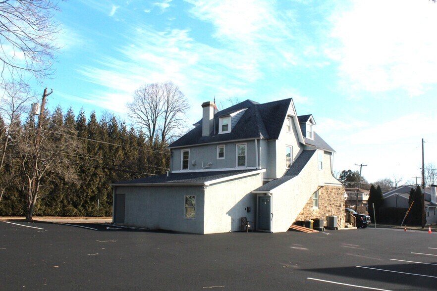 31 Park Ave, Oreland, PA à vendre - Photo du bâtiment - Image 3 de 5