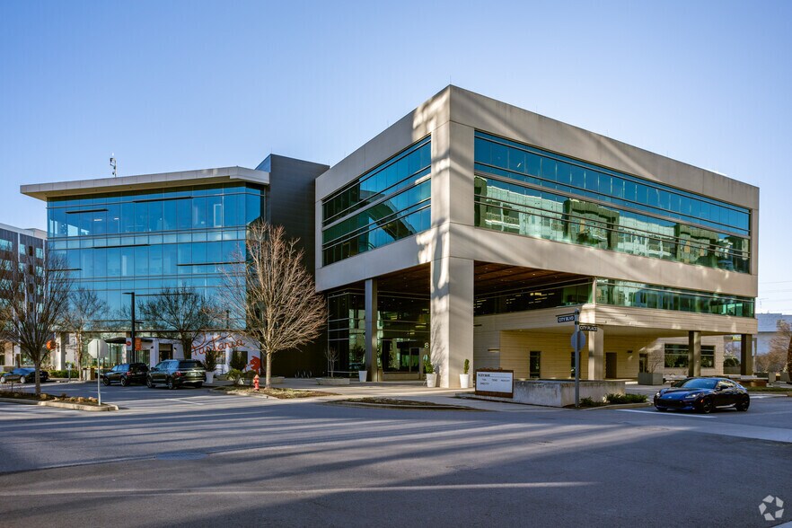 8 City Blvd, Nashville, TN à louer - Photo du bâtiment - Image 3 de 20