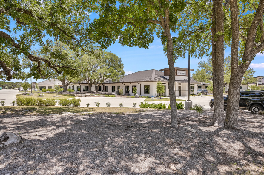 4869-1 Williams Drive, Georgetown, TX à vendre - Photo principale - Image 1 de 56