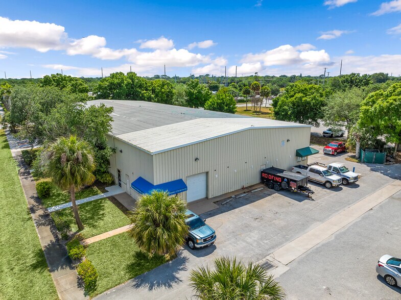 3101-3215 Aviation Blvd, Vero Beach, FL à louer - Photo du bâtiment - Image 1 de 12