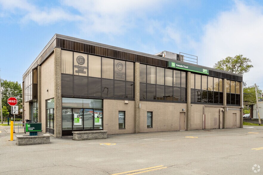 201-203 Boul Hymus, Pointe-claire, QC à louer - Photo du bâtiment - Image 3 de 4