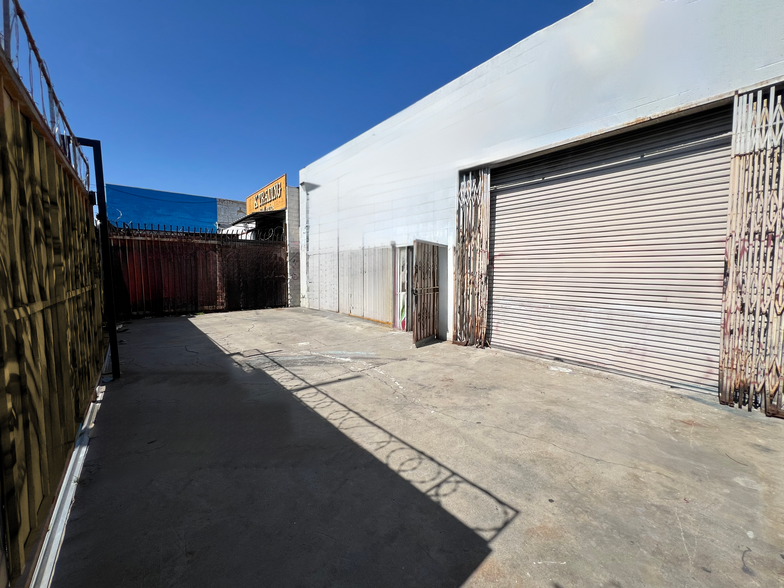 1100 E 11th St, Los Angeles, CA for lease - Building Photo - Image 3 of 8