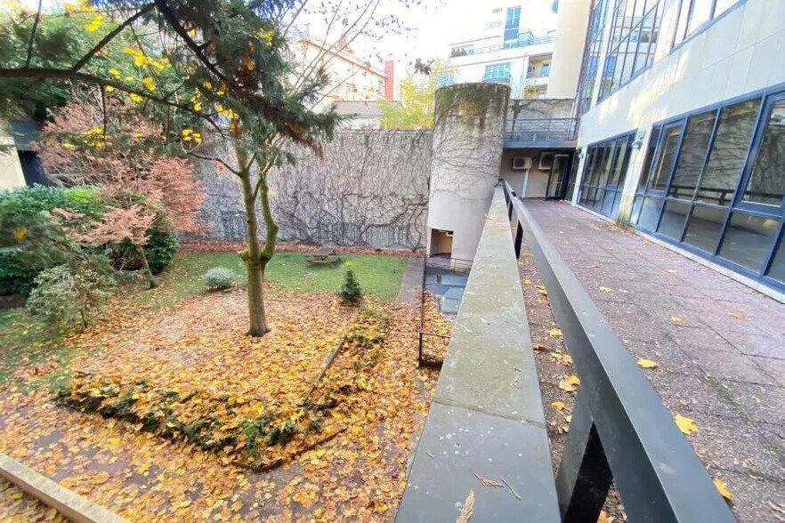 Office in Issy-les-Moulineaux for lease - Building Photo - Image 3 of 6