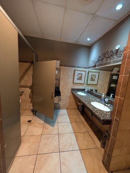 5560 Santa Teresa Blvd, San Jose, CA à vendre - Photo du bâtiment - Image 2 de 4