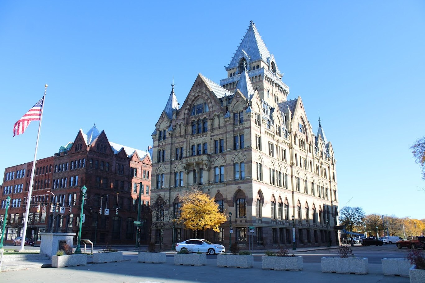 100 N Salina St, Syracuse, NY à louer Photo du bâtiment- Image 1 de 8