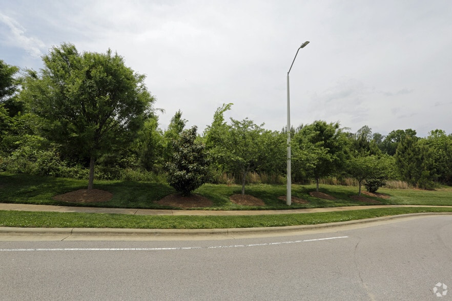 1060 Tryon Rd, Cary, NC à louer - Photo du bâtiment - Image 2 de 5