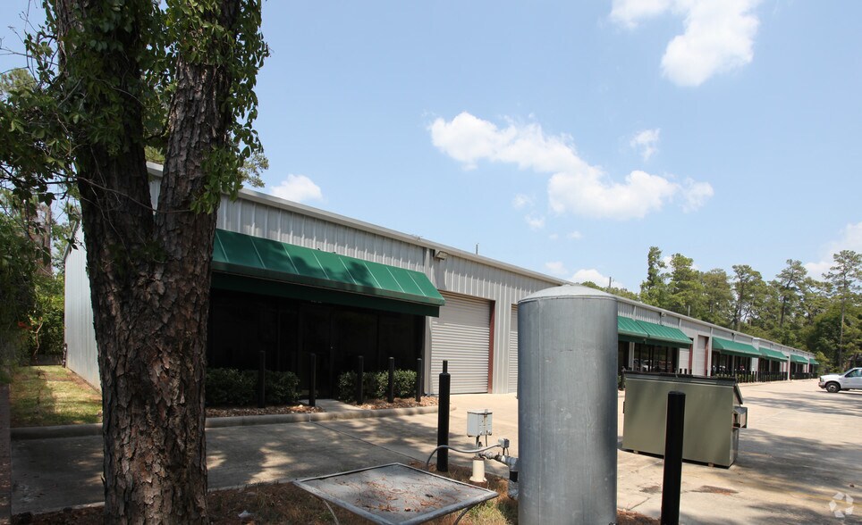 2121 Golden Rd, Spring, TX à louer - Photo du bâtiment - Image 3 de 6