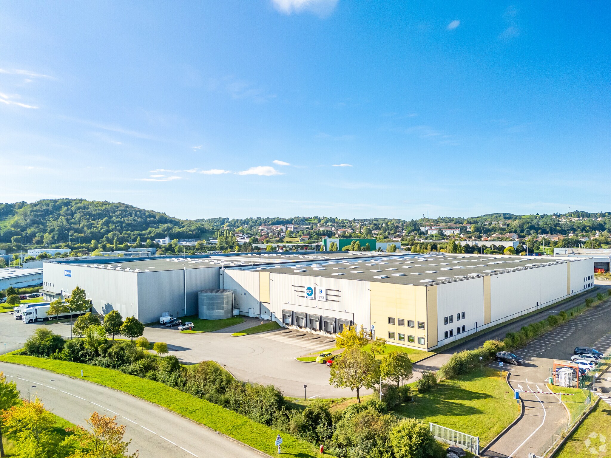 Industrial in Saint-Quentin-Fallavier for lease Building Photo- Image 1 of 5