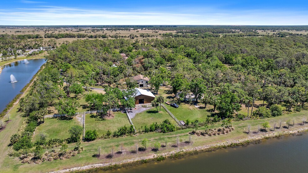 8280 Ibis St, Sarasota, FL à vendre - Photo du bâtiment - Image 3 de 20