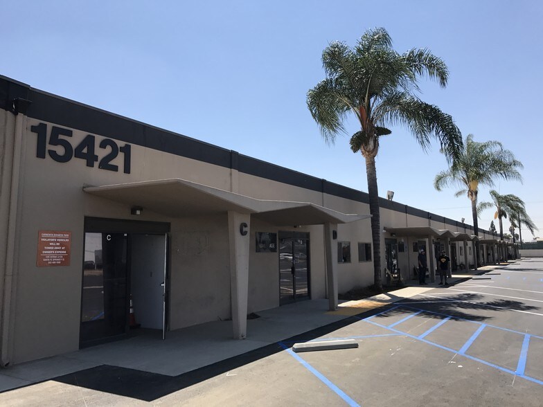 15421 Carmenita Rd, Santa Fe Springs, CA à louer - Photo du bâtiment - Image 2 de 5